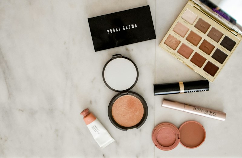 Interior dan Display Produk Amelia Beauty Kosmetik Lumbung